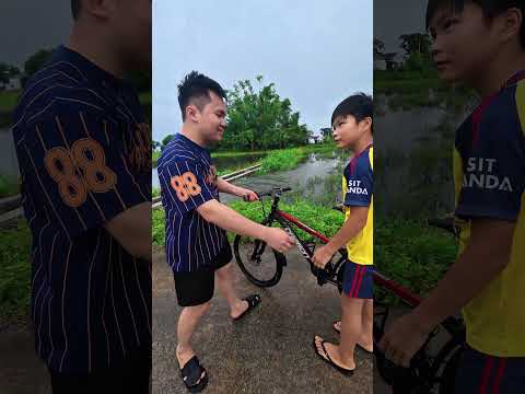 Cậu Bé Nghèo Rửa Xe Và Anh Chàng Tốt Bụng #shorts thumbnail