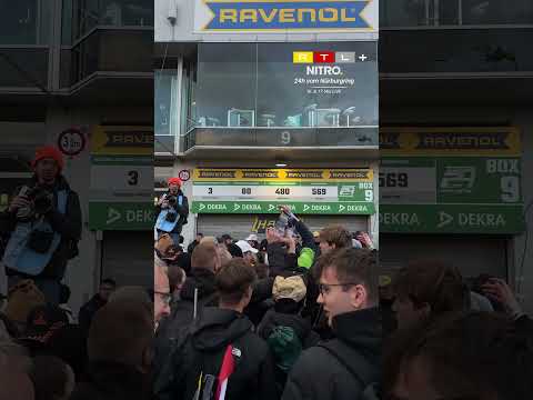 Verstappen-Autogramme werden am Nürburgring „verteilt" ? thumbnail