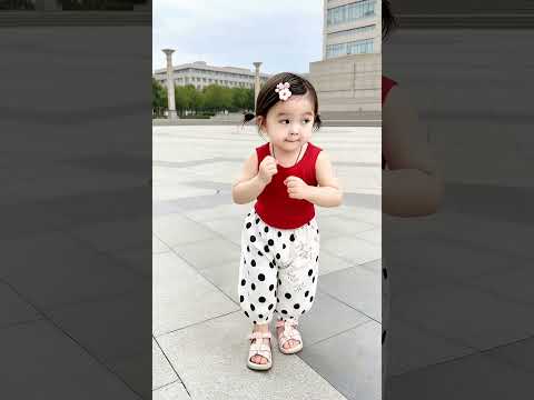 被奶奶抓包！背着奶奶偷偷出来练舞，给大家乐呵乐呵 #萌娃跳舞#爱跳舞的宝宝#晒出越养越上头的人类幼崽 thumbnail