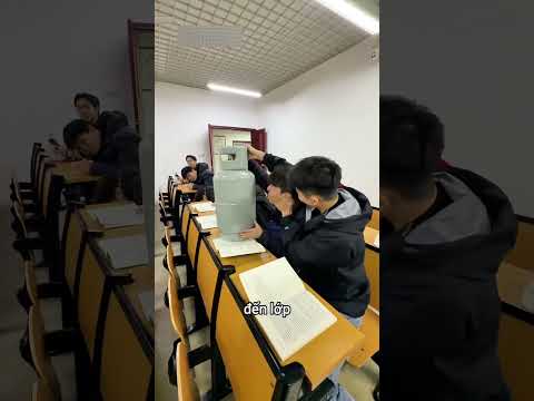 Thử thách mang món đồ kỳ lạ nhất đến lớp 😂 thumbnail