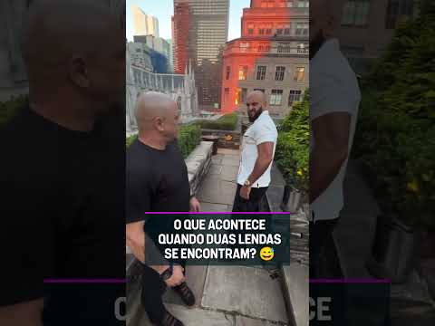 ESSA DISPUTA É INSANA! BRAÇO DO SEGURANÇA DO MESSI X COXA DO ROBERTO CARLOS 😂 #shorts thumbnail