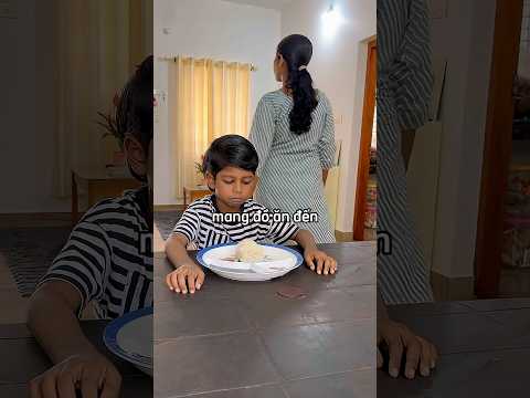 Cậu bé buồn bã vì bố mẹ không còn chiều chuộng như lúc bé 😳 thumbnail