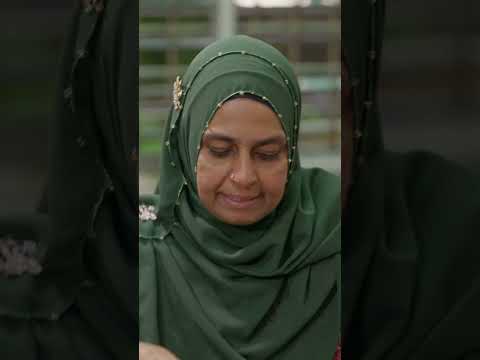 Makcik Faridah Ajar Rahsia Ayam Masak Merah Untuk Nasi Briyani #shorts thumbnail