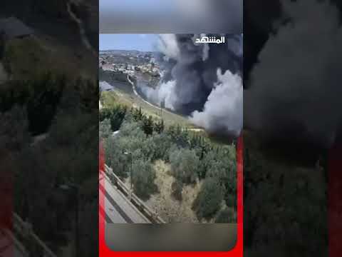 مشاهد توثّق لحظة قصف إسرائيلي استهدف مبنى في بلدة جويا بقضاء صور جنوبي لبنان thumbnail