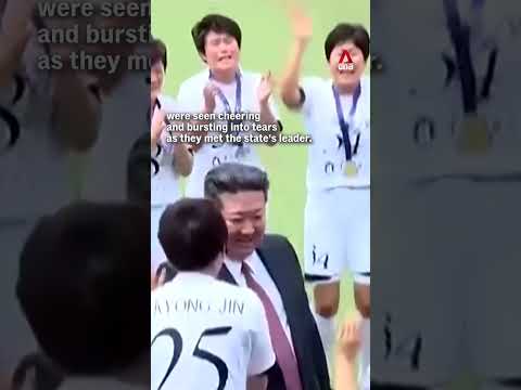 Kim Jong Un meets North Korean women's football champions thumbnail