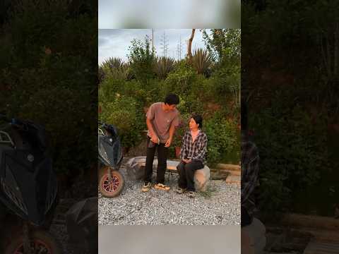 Không nên đưa bạn gái đi làm thumbnail