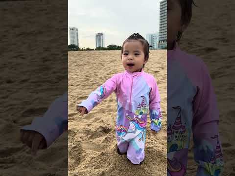 Kind Big Sister and Poor Little Sister - Em gái tội nghiệp, Được chị gái giúp đỡ #shorts thumbnail