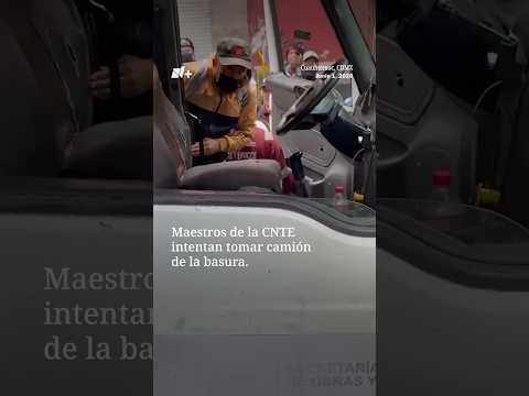 Maestros de la CNTE Intentaron Tomar un Camión de Basura Cerca del Centro Histórico thumbnail