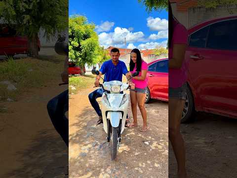 ensinando ele a andar de moto #humor #comedia #shorts thumbnail