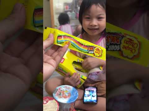 Cô yến cho thúi kẹo cầu vồng thumbnail
