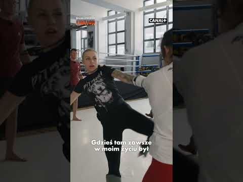 "NIE BYŁOBY WSTYDU, ŻEBY KTÓRAŚ Z NICH TRAFIŁA DO KSW"! TRENERZY PROJEKT FIGHTER O KAROLINIE I ZOSI thumbnail
