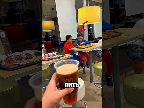 Он смешал 10 газировок и дал это детям ! thumbnail
