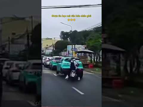 Được ăn học mà văn hóa chán ghê 😟 #vanhoagiaothong #shorts thumbnail