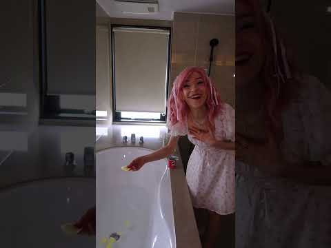 NAPEŁNIAM WANNĘ CHIPSAMI!🛁 thumbnail