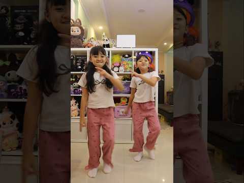 Duh gimana mau bisa Tari Jaipong kalo begini 😄😆 #kembar #jogetseru #trends #jogetviral #shorts thumbnail