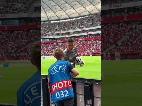 BUŁKA I KOCHALSKI ZBIJAJĄ ŻÓŁWIKI PRZED MECZEM #SHORTS thumbnail