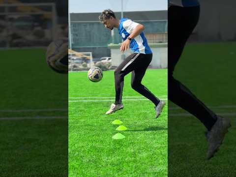 ⁨ لما تبقى أسطورة زي Lionel Messi، طبيعي كل لاعب يحاول يثبت نفسه قدامك 🔥⚽️🫣🤣#odey_amin#shorts thumbnail