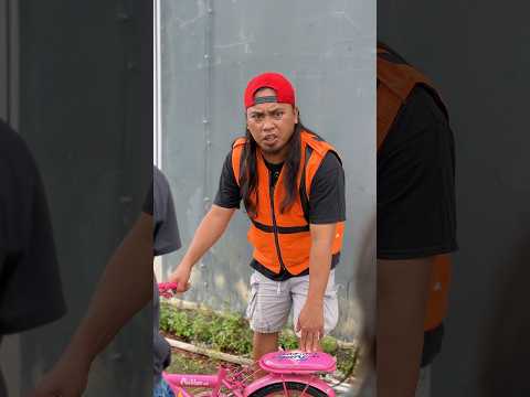 Sepeda sewa di pohon.! #shortvideo #komedi thumbnail