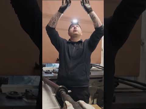 Dlaczego w nowych autach pojawiają się drgania? 🤔 | Jeździć, obserwować #shorts thumbnail