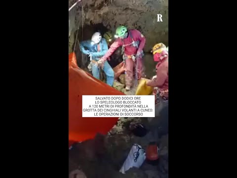 Salvato dopo 12 ore lo speleologo bloccato nella Grotta dei Cinghiali Volanti thumbnail