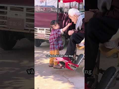 Khoảnh khắc ấm lòng giữa chắt và ông 🥰 thumbnail