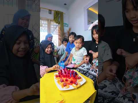 Cia gak fokus asik sama buahnya 😂 #shortvideo #short #monkey #monyet #animals thumbnail