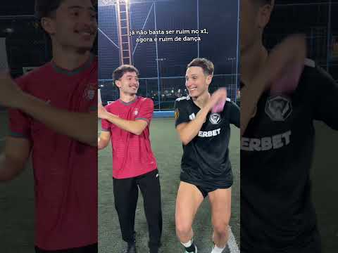 ELE CONSEGUE SER RUIM NO X1 E NA DANÇA AO MESMO TEMPO! 🤯 thumbnail