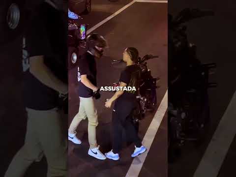 A mulher corajosa deu uma lição no motociclista...? thumbnail