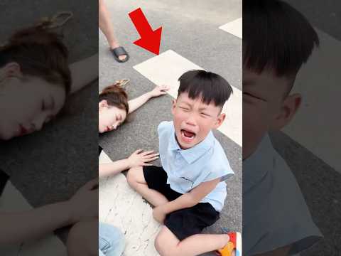 El chico necesita un abrazo.#shorts thumbnail