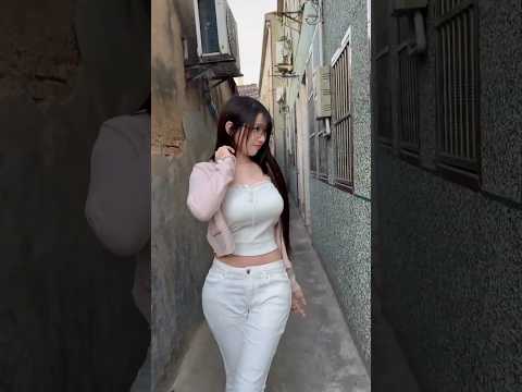 我那爱跑来跑去的闺蜜 thumbnail