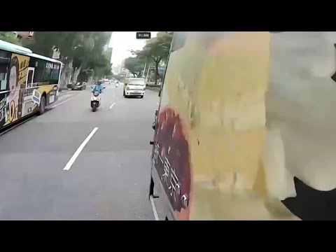 【車禍影片】請問這種不打燈直接切進來的三寶怎麼防 #我是貨車 thumbnail