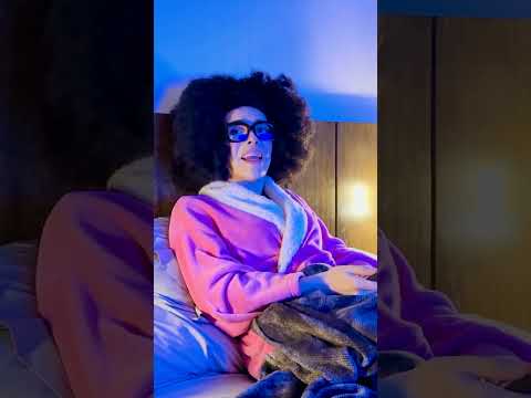 como cuando te turnas con tu hermana cuando les habla tu mamá #shorts #humor #comedia #parati thumbnail