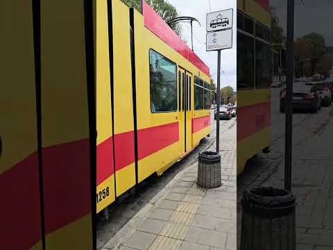 Lviv Trams - doors closing @ Торф’яна (704) thumbnail