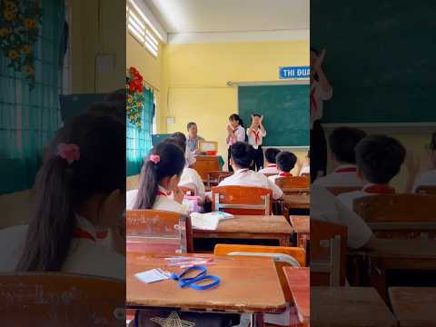 Phát bằng khen cuối năm cho Thầy Cô/kỳ kỳ tv & Family #shortvideo thumbnail