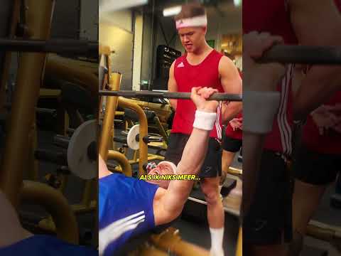 Even zonder moeite 110 KG benchen bij @joelbeukers! thumbnail