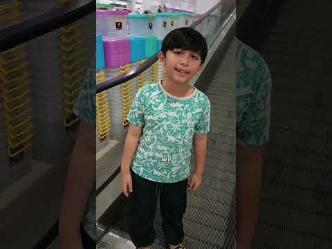 Papa Kaget Ara Blg Eskalator Mati Lg Kasih Tw Dedek Waspada Naik G Pk Sendal. Tetap Hrs Hati-hati 🩴 thumbnail