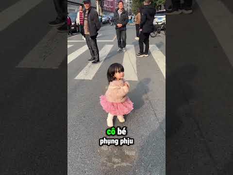 Trải Nghiệm Đi Đón Chị Đầy Bất Lực Của Cô Bé Nhỏ Khiến Ai Cũng Bật Cười 🤣 thumbnail