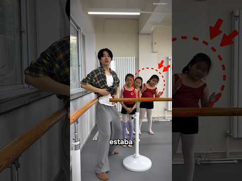 Prueba De Baile 😱 #Catsoftiktok #CatLovers #cat #cute #FunnyCats #catcartoon #fyp thumbnail