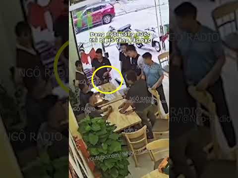 Đang ngồi uống nước thì bị HS tặng lắc bạc thumbnail