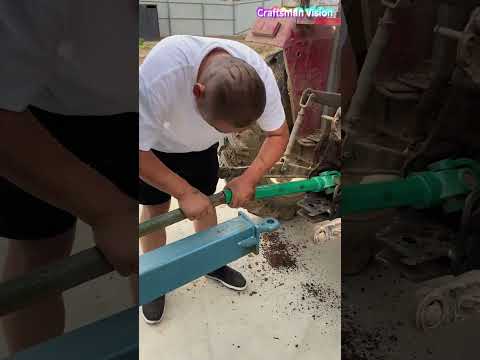 يقوم مشغلو الآلات الزراعية بتركيب وضبط نظام تعليق الجرار thumbnail