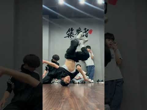 這還是國小生嗎#築夢者 #街舞 #霹靂舞 #舞運大同 thumbnail