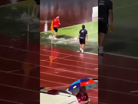 Este saque de esquina no debería permitirse 🚨⚽ #football #referee #viral thumbnail