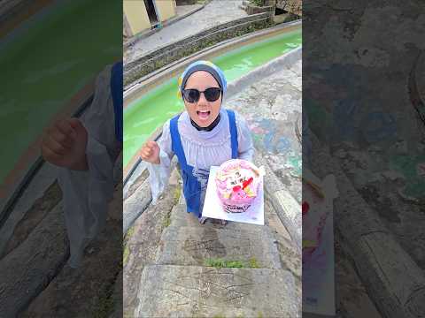 bawang putih kenapa naik tangga bawa kue ulang tahun #trendingshorts thumbnail