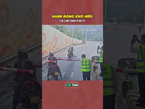 Hành động khó hiểu của 2 anh chàng đi mô tô thumbnail
