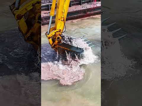 #dredging #excavator #digger #construction #komatsu #heavyequipment thumbnail