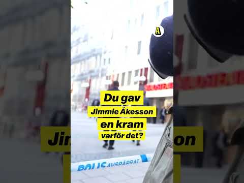 Här kramas Åkesson och Mohamsson igen: ”Hallå, hej!” thumbnail