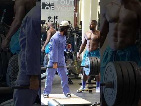 One hand it’s easier ? #anatoly #gym #prank thumbnail