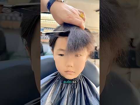 Người Thợ Cắt Tóc Đã Tạo Cho Cô Ấy 1 Kiểu Tóc Rất Dễ Thương thumbnail