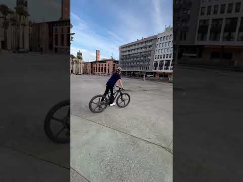 Que trucos más guays se pueden hacer en la nueva bici??? #bike #mtb #bikers thumbnail