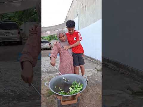 kaka minta gendong juga !!! thumbnail